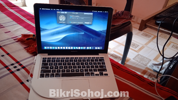 MacBook pro Core i7 256 SSD/8 RAM